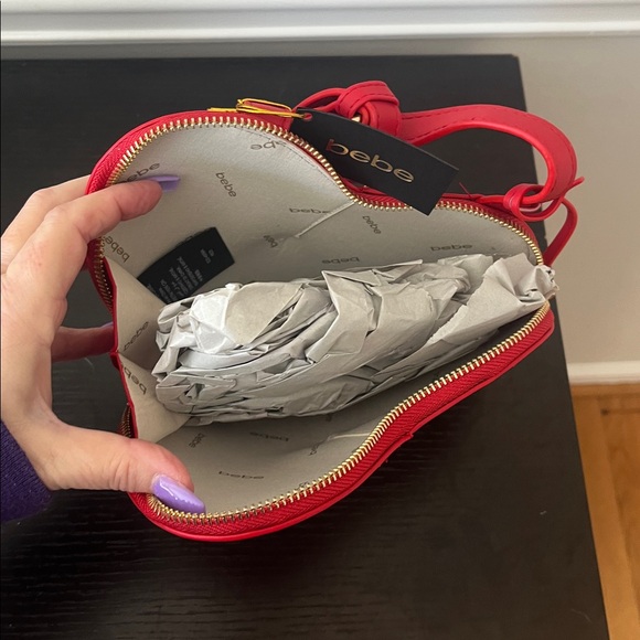 Bebe Vibrant Red Heart Crossbody Bag - Picture 4 of 5